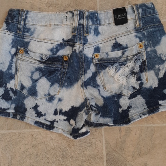 Women's jean shorts - Picture 2 of 2